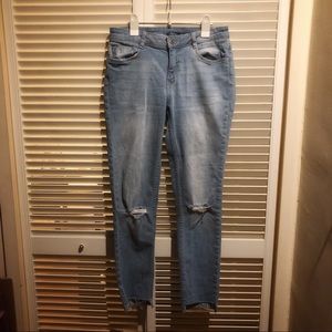 HM ripped jean with raw hem